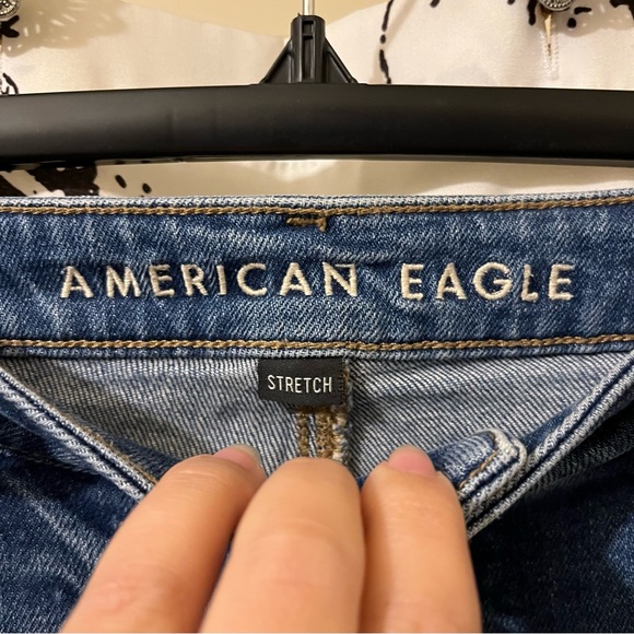 American Eagle Mom Jeans High Rise Straight Leg Medium Wash Denim Size 10 - Picture 5 of 13